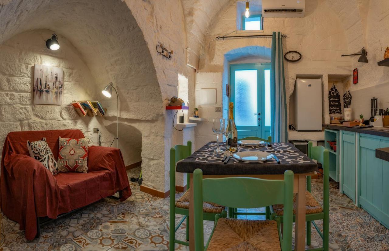 Casa Vacanze “House On The Left” Ceglie Messapica Bagian luar foto