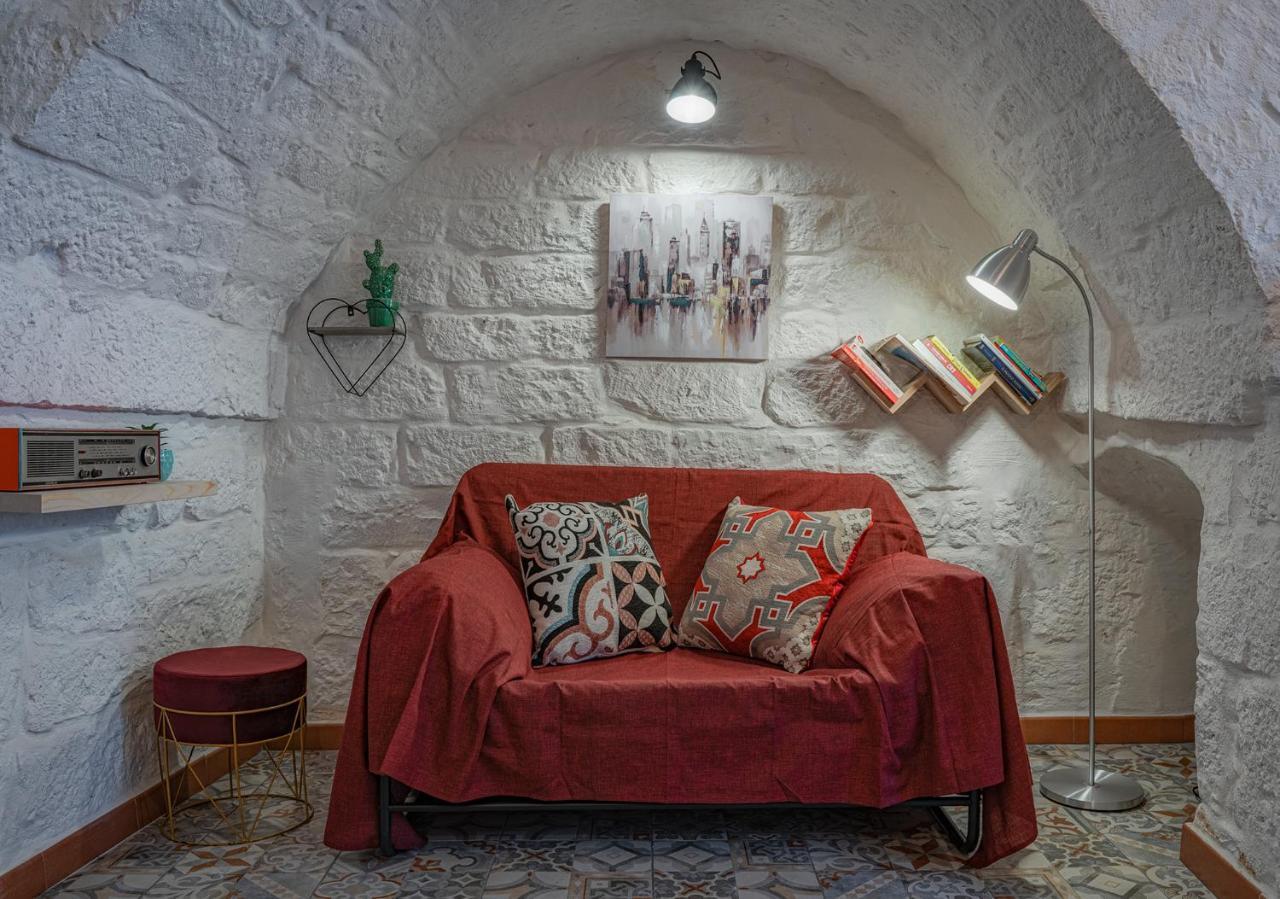 Casa Vacanze “House On The Left” Ceglie Messapica Bagian luar foto