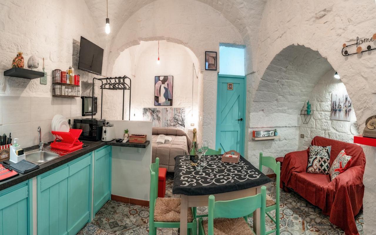 Casa Vacanze “House On The Left” Ceglie Messapica Bagian luar foto