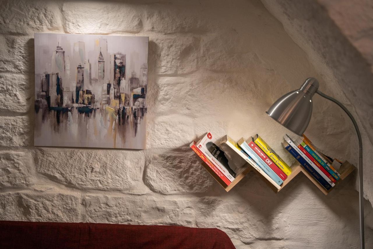 Casa Vacanze “House On The Left” Ceglie Messapica Bagian luar foto